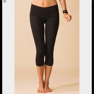 Teeki black crop yoga pants